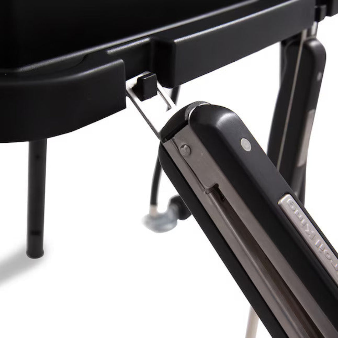 Vine & Flame GFE105 cast iron griddle underside close-up with patented hexagonal support lattice, raised circular feet, textured black finish and lifetime warranty