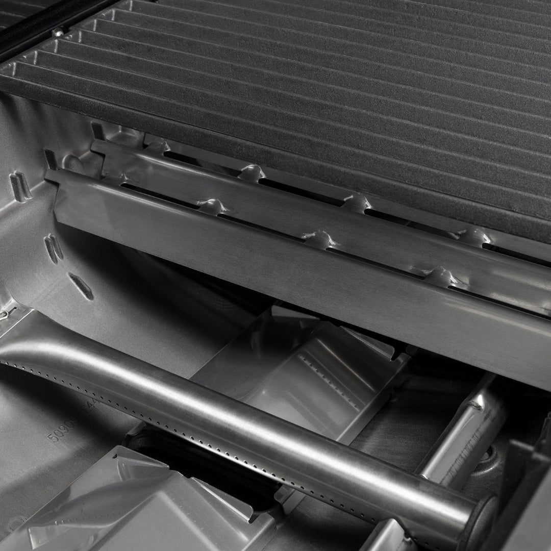 Broil King Crown Series stainless steel burner system with heat tents and cast iron cooking grates, internal grill view