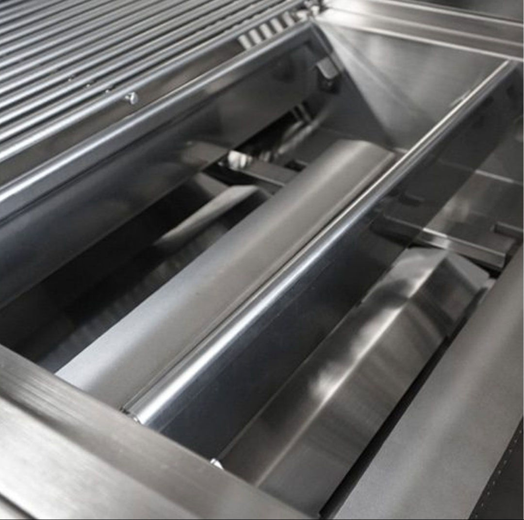 Broilmaster Marine Grade BSB324MGP 32-inch 4-burner propane grill interior close-up stainless steel tubular burners flame tamers and cooking grates