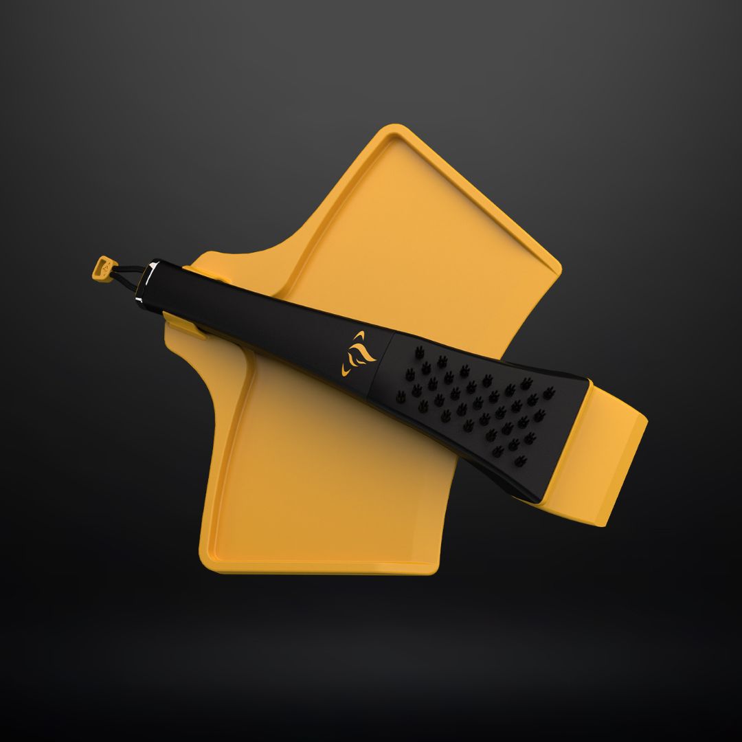 HALO Versa 16 pizza stone cleaning kit, black scraper with nylon bristles and yellow ash pan