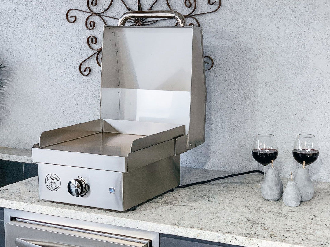 Le Griddle GEE40 stainless steel countertop flat-top griddle with hinged hood and chrome control knob, portable outdoor tabletop griddle for patio and outdoor kitchens