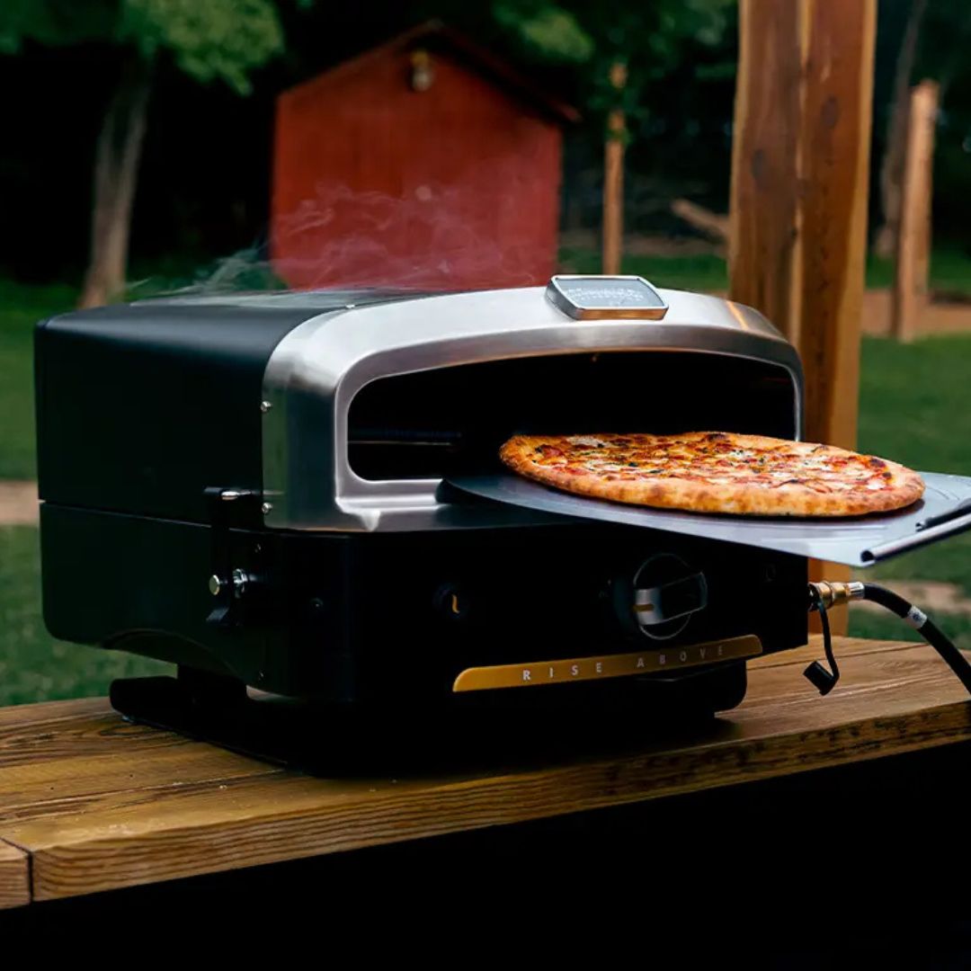 HALO Versa 16 portable outdoor gas pizza oven HZ-1004-ANA with 16-inch pizza on rotating cordierite stone