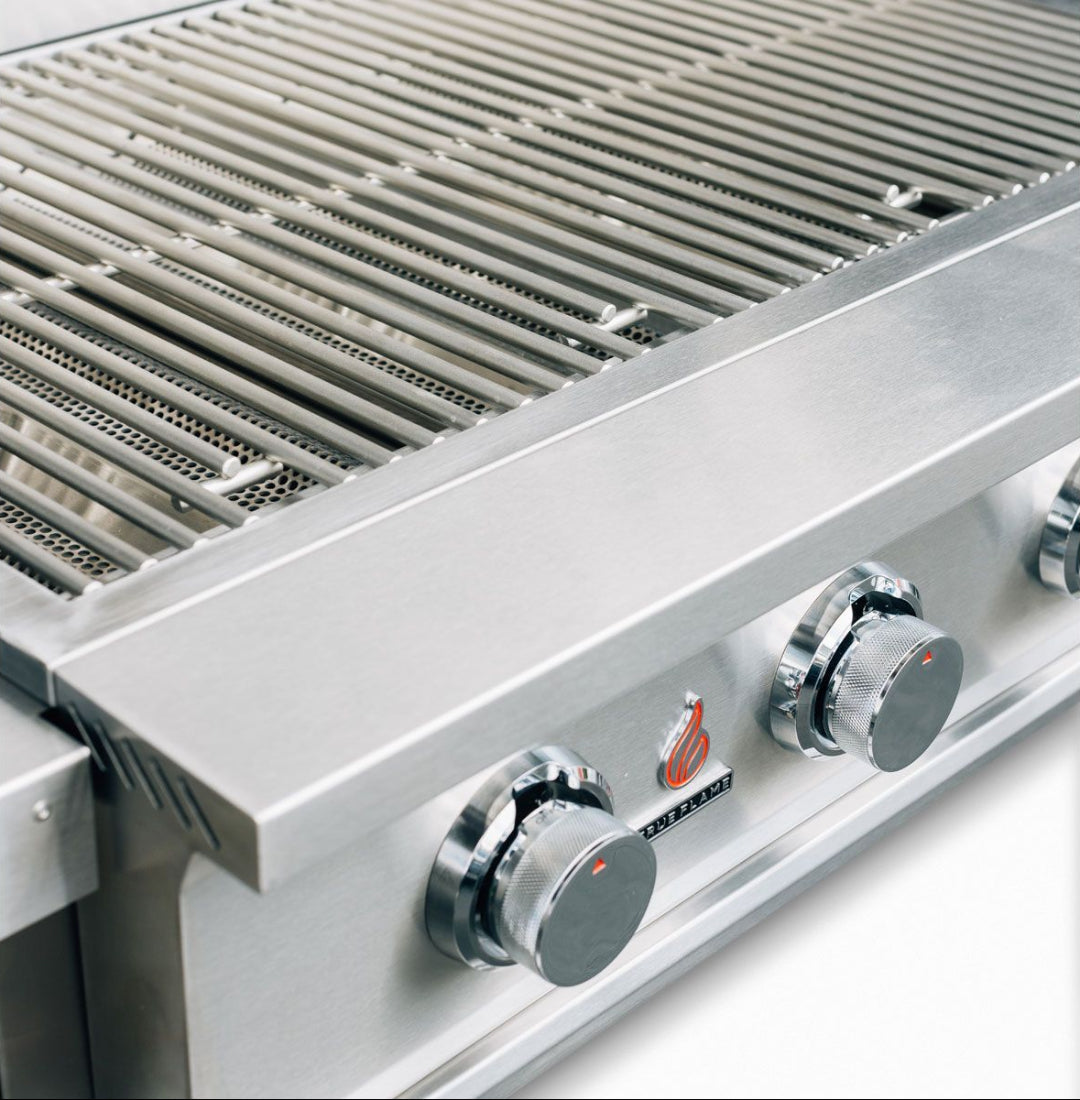 TrueFlame TFE25 3-burner built-in natural gas stainless steel outdoor kitchen grill close-up showing cooking grates and chrome control knobs