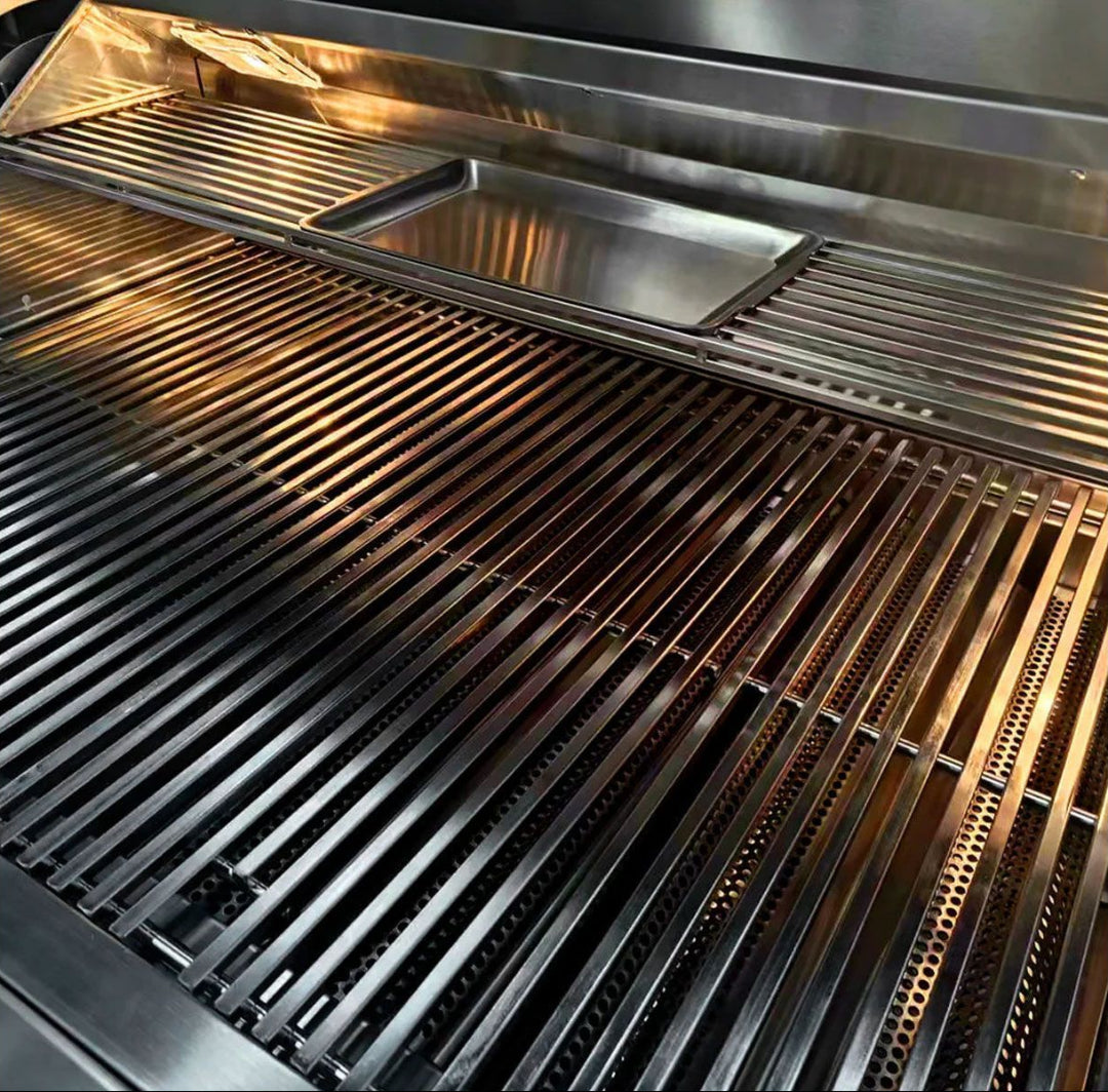 TrueFlame TF Series TF25-NG6 25-inch 3-burner built-in natural gas grill stainless steel cooking grates, upper warming rack and removable drip/grease tray